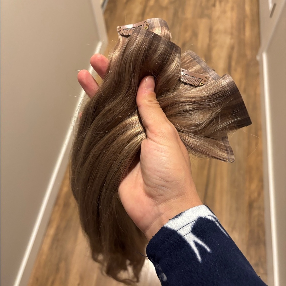Luxy Hair 20" Seamless Dimensional Natural Blonde Clip-Ins - Picture 11 of 11
